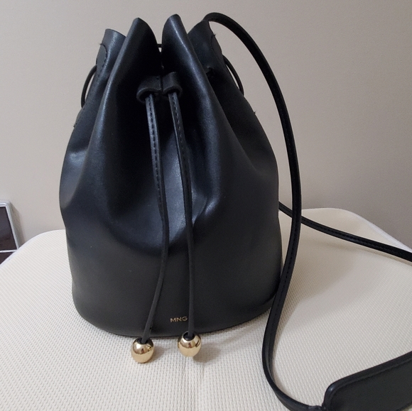 ๐ฅ๐ฅSOLD!๐ฅ๐ฅ Mango bucket bag - Picture 5 of 14